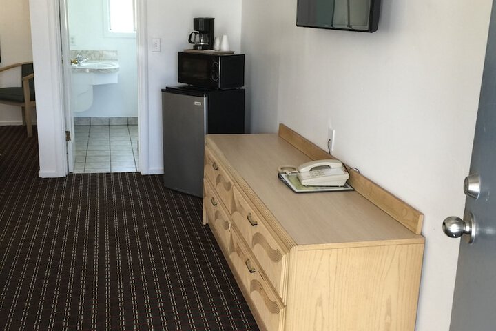 Room 10 of 14