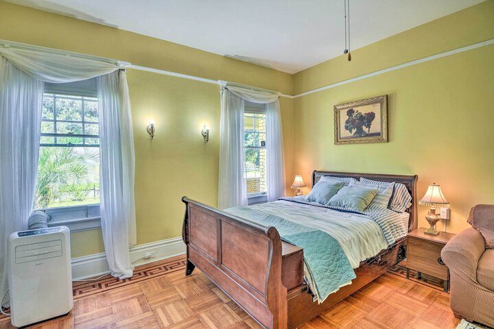 Historic Crescent City Studio - Lakefront w / Dock!