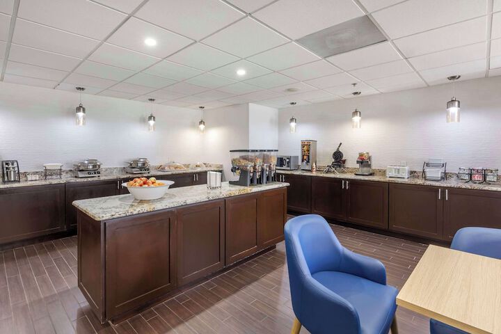 Breakfast/Coffee Service 33 of 40