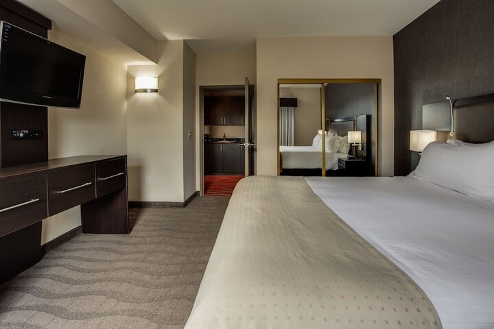 Room 34 of 65