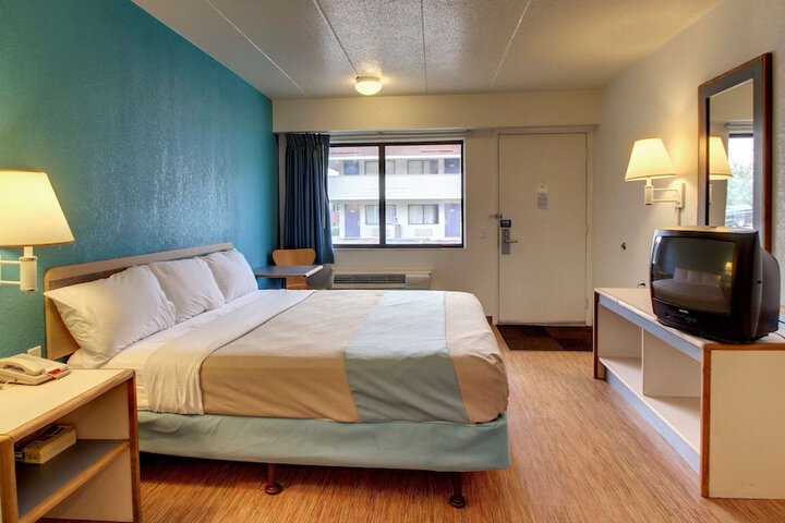 Room 9 of 29