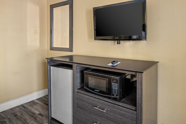 Room 25 of 33