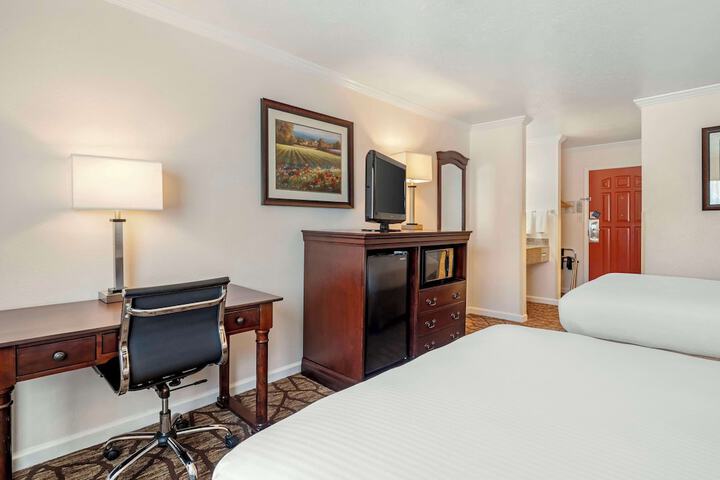 Best Western Salinas Monterey Hotel