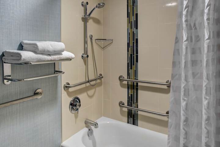 Hyatt Place Detroit / Livonia