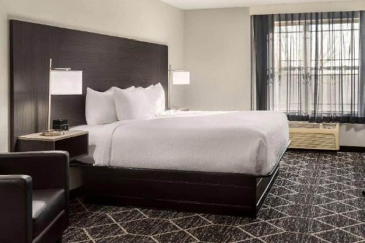 La Quinta Inn & Suites by Wyndham Lake George