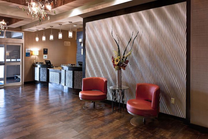 Holiday Inn Express & Suites Wichita Northwest by IHG