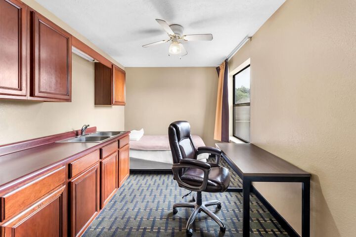Super 8 by Wyndham Bellefontaine