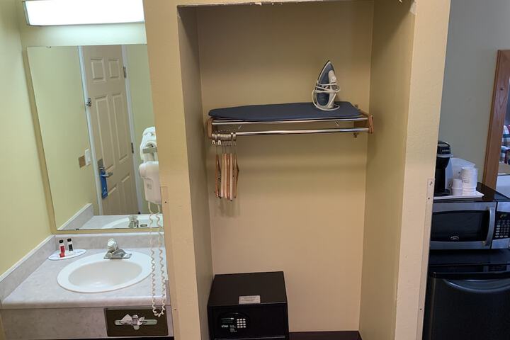 Days Inn by Wyndham Ocean Shores