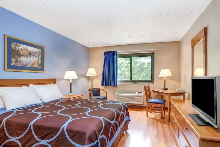 Room 10 of 19