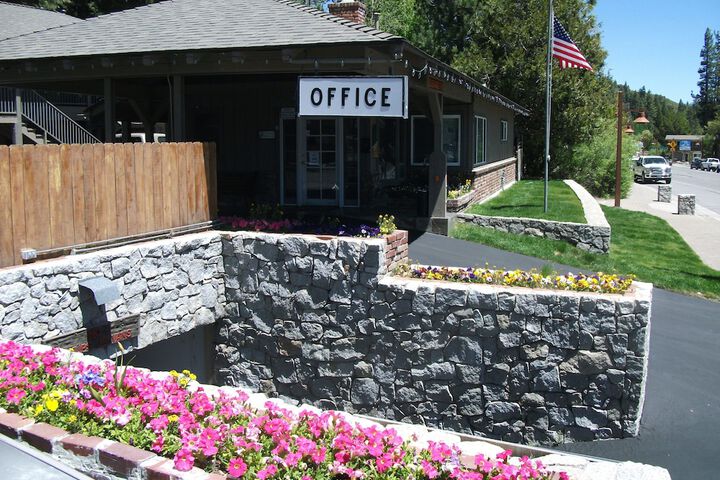 Pepper Tree Inn