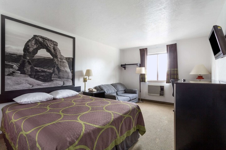 Room 5 of 15