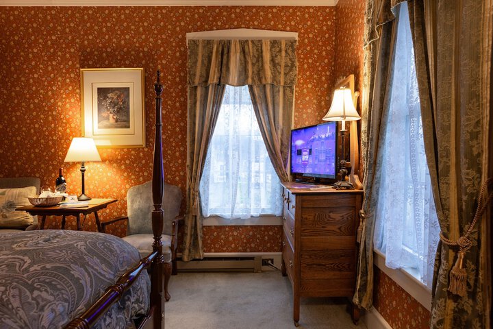 Room 32 of 53