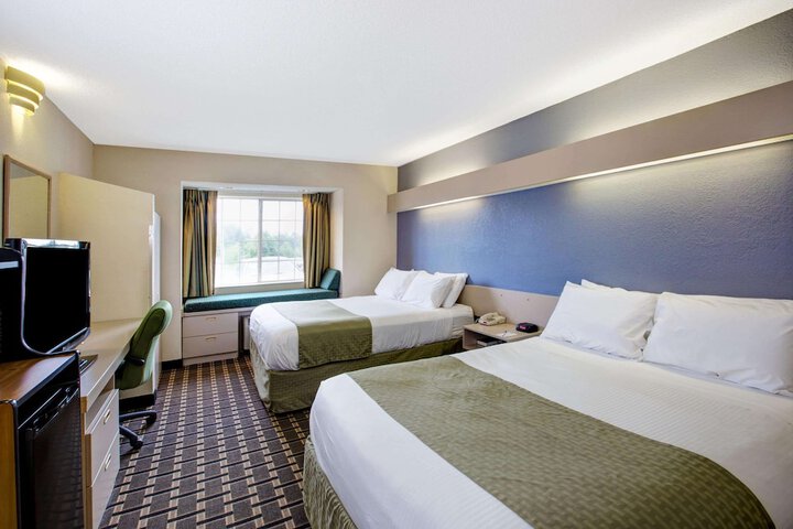 Room 11 of 24