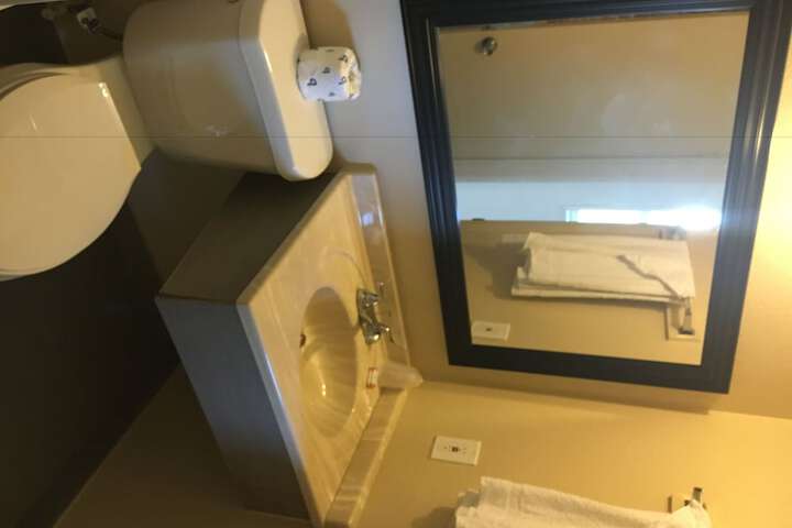 Room 4 of 17