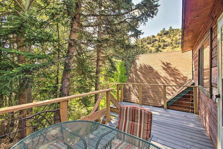 Chicago Creek B & B: 1 Mi to Mt. Blue Sky!