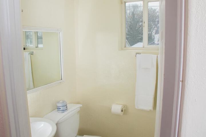 Room 8 of 33