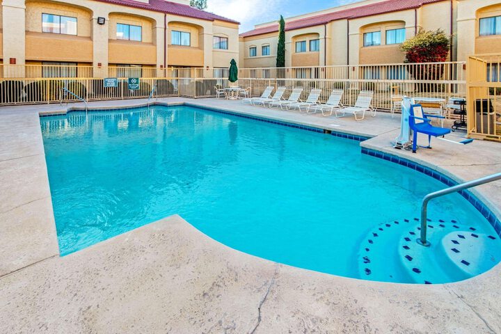Pool 4 of 28