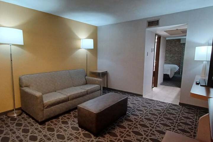 Room 16 of 31