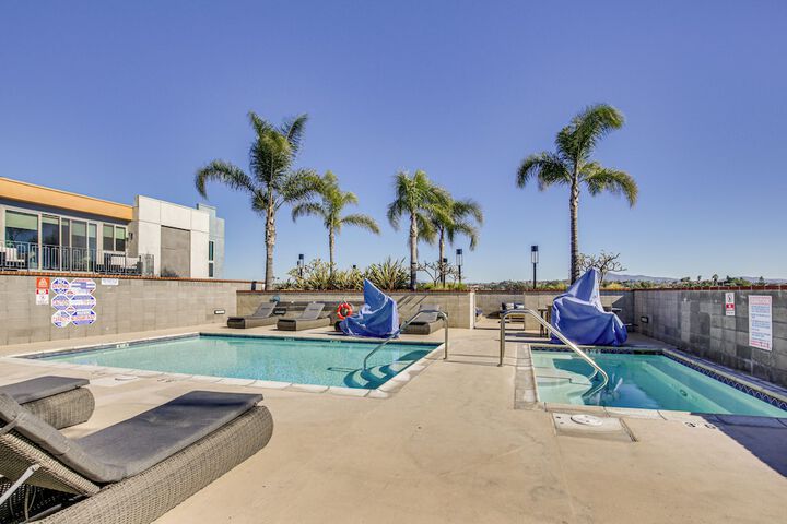 By Seaport Village & Navy Base! Chic Condo w / Pool