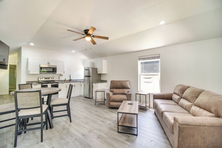 Close to Lake: Grove Cabin w / Shared Fire Pit!