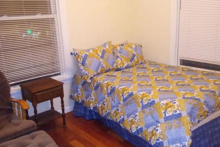 simple one bedroom free parking