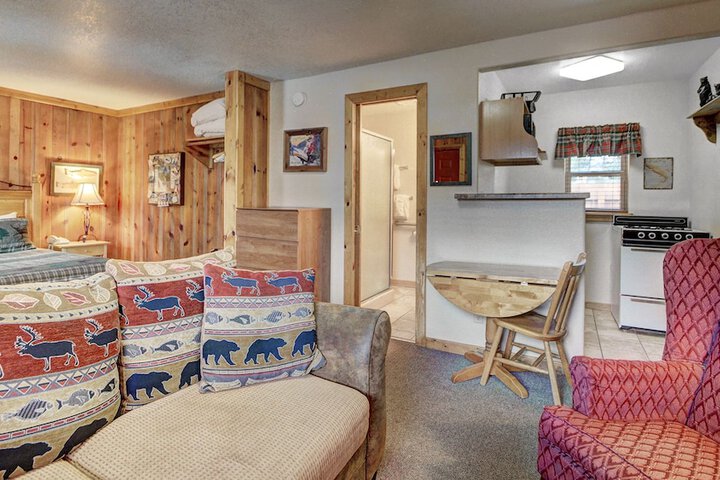 Eagle Fire Lodge & Cabins