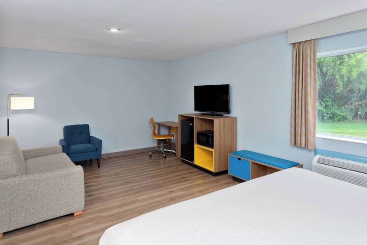 Room 16 of 28