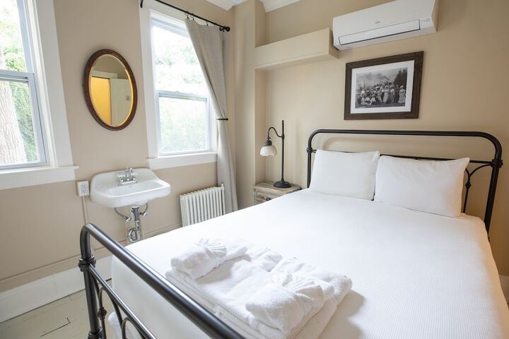Pine Cottage Bed & Breakfast