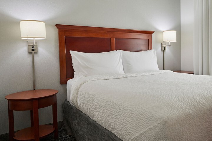 Room 9 of 28