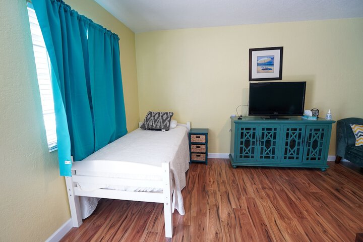 Mar Bay Motel & Suites
