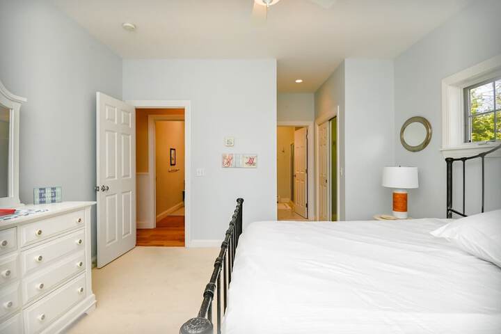 Stunning 5 Bdr Walk to York Harbor Beach!