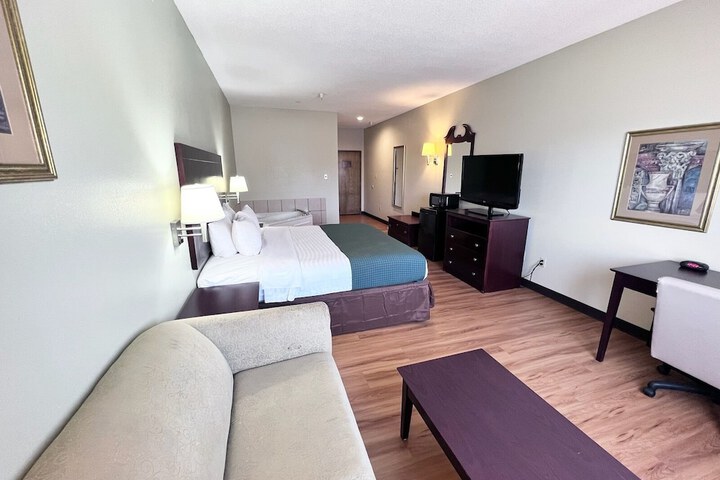 Room 25 of 40