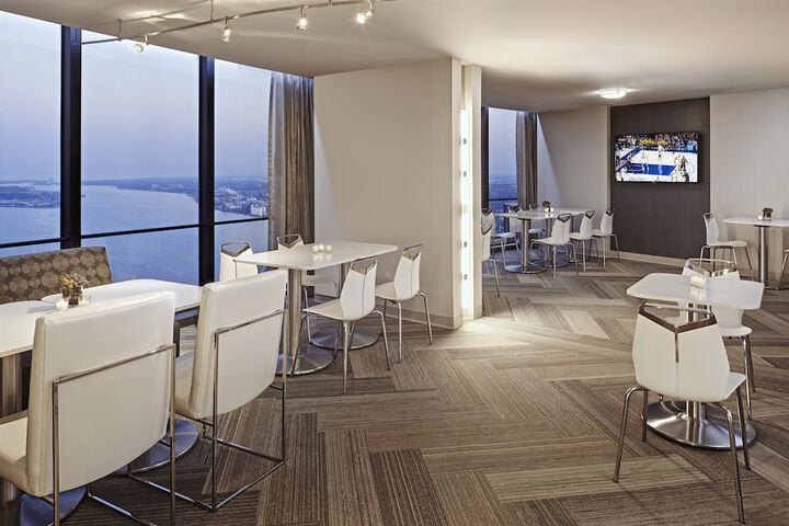 Lounge 63 of 72