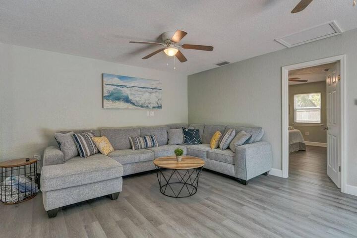 Heated Pool Close to St. Pete Tampa Pet Friendly