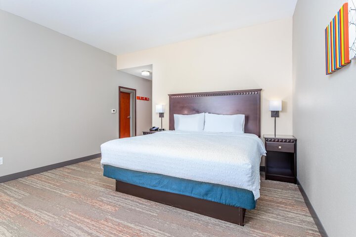 Hampton Inn & Suites Parkersburg Downtown
