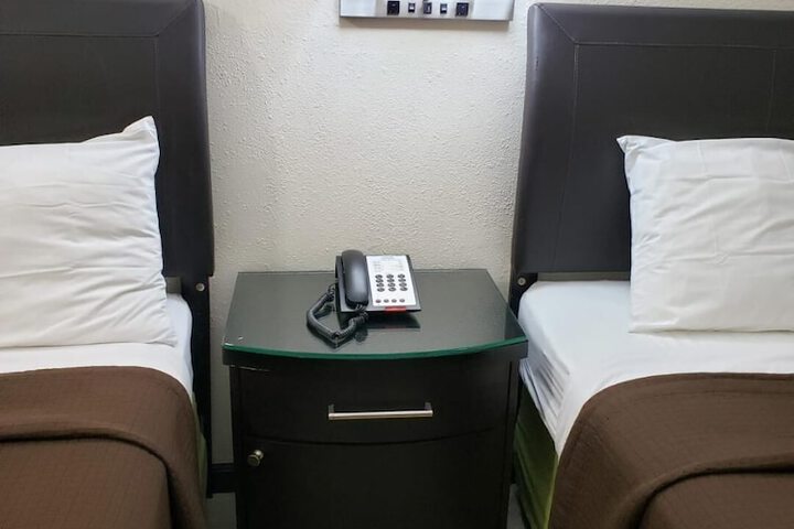 Room 8 of 18