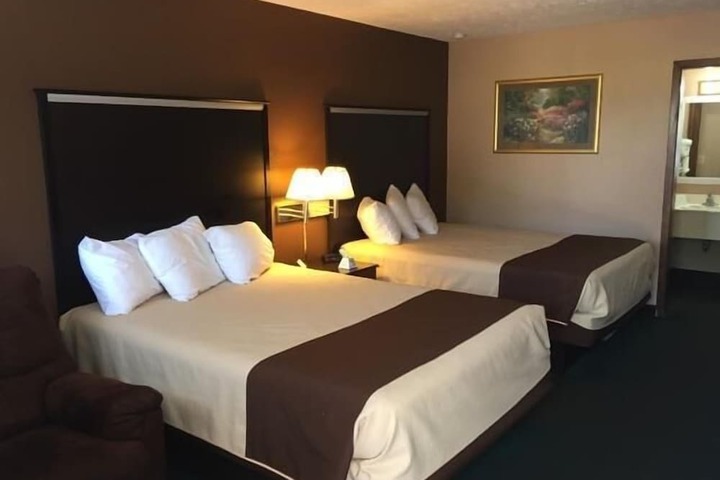 Room 4 of 8