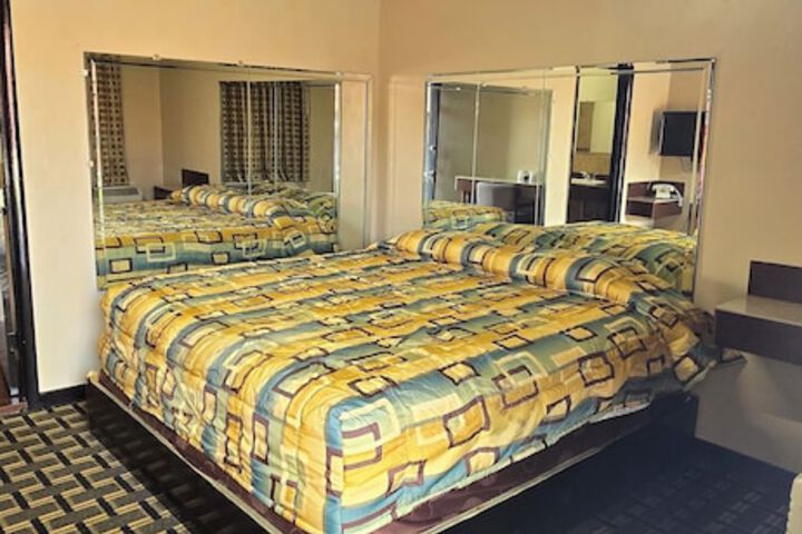 Room 29 of 35