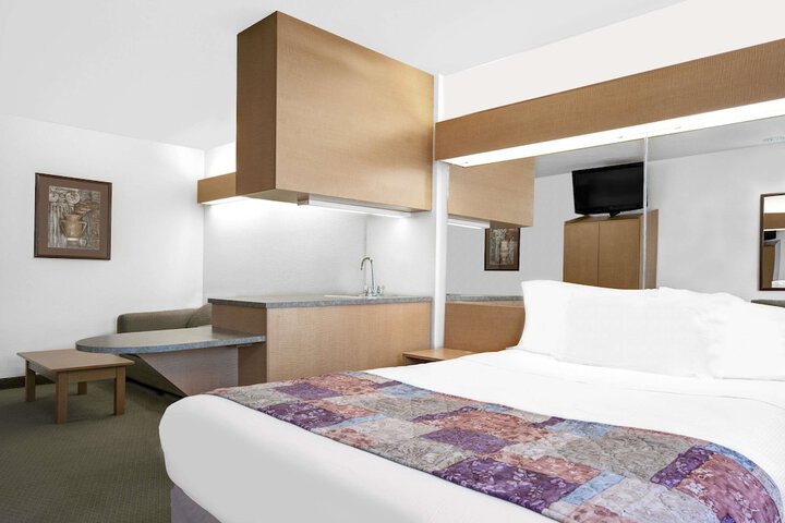 Room 15 of 21