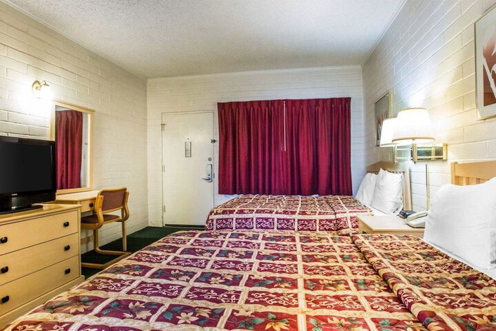 Room 17 of 19