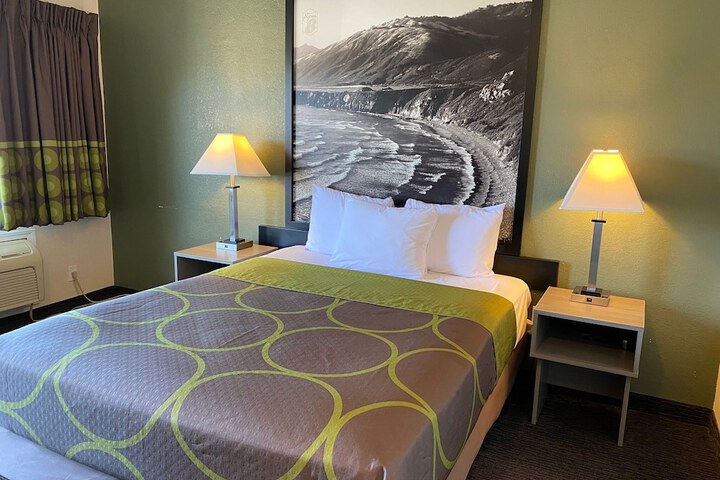 Room 8 of 29