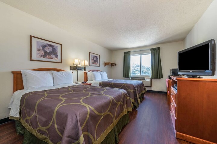 Room 6 of 16