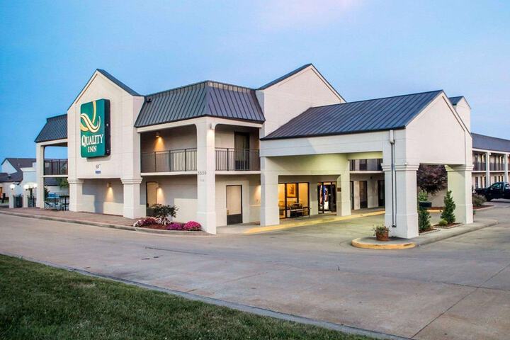 Quality Inn US65 & E. Battlefield Rd. Springfield