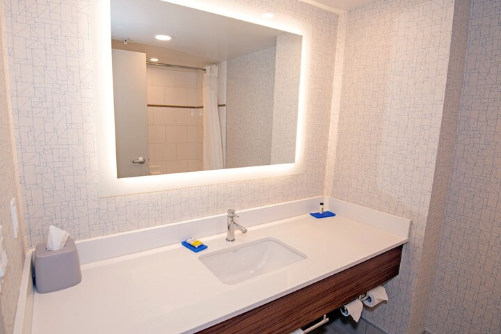 Room 15 of 34