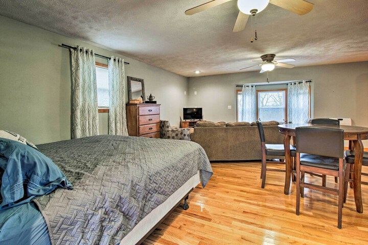 Stockton Lake Escape w / Kitchen Half Mile to Lake