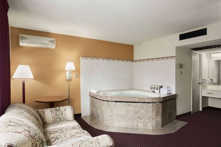 Room 7 of 11