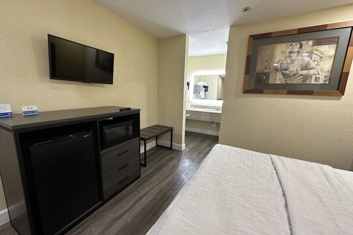 Room 14 of 20