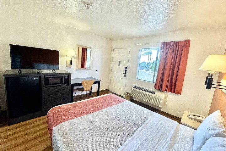 Studio 6 Suites – Bellflower Ca - Los Angeles