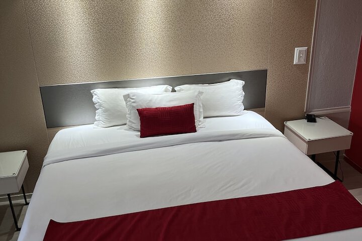 Room 11 of 18