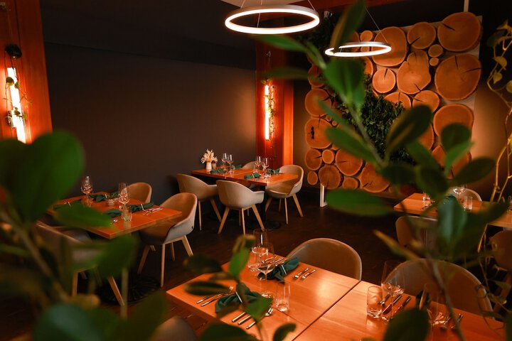 Dining 40 of 78